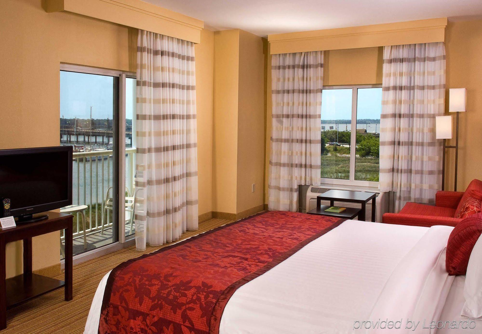Courtyard Charleston Waterfront Hotel Værelse billede